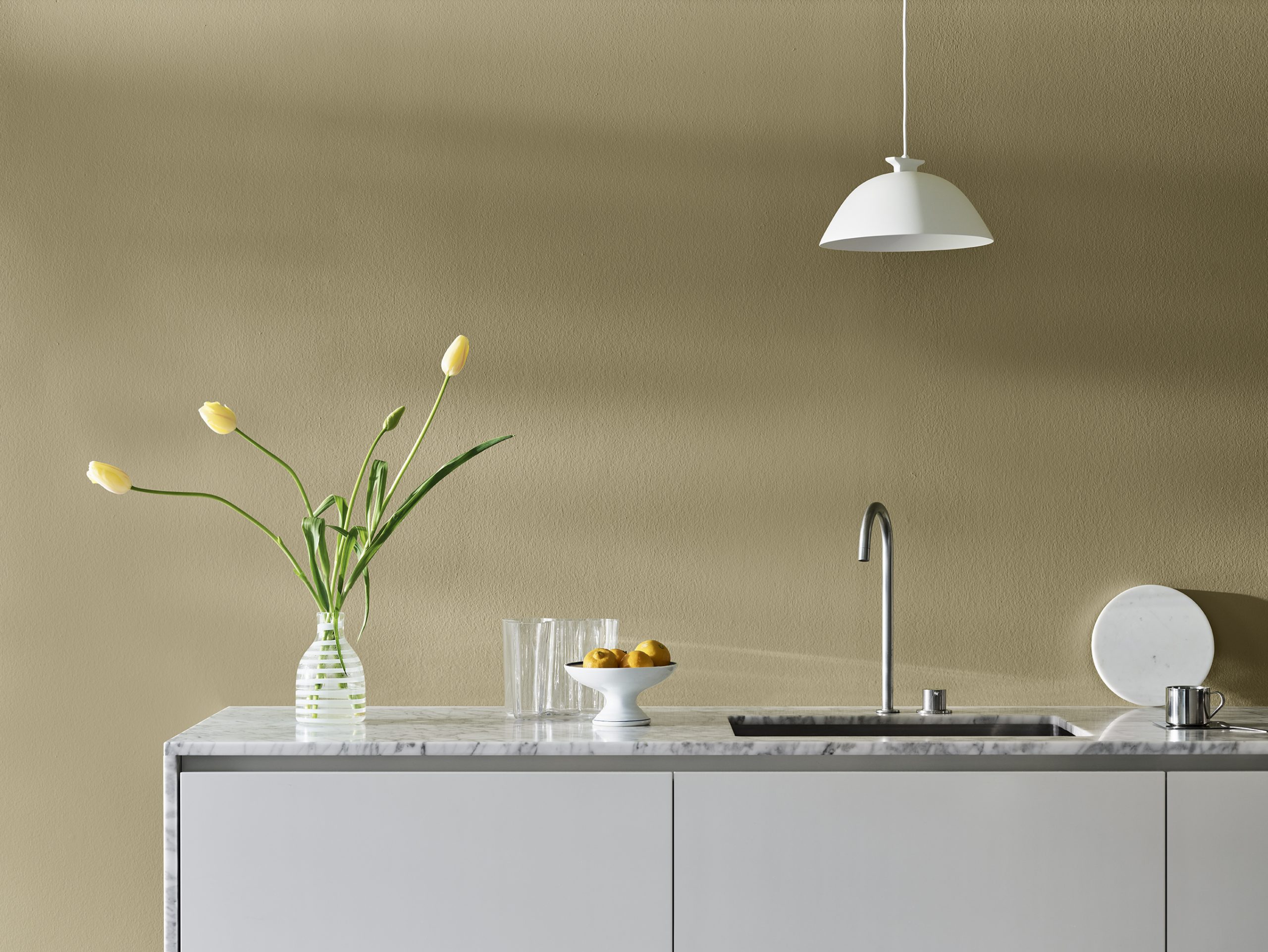 Kjøkken malt i Jotun LADY 8625 Khaki Yellow
