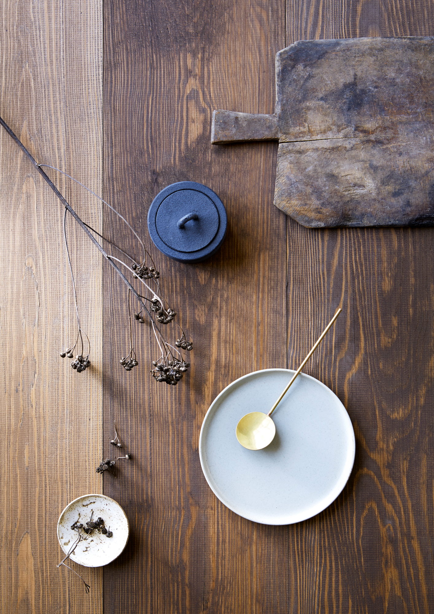 Trebord med interiørbeis Jotun LADY Pure Nature 90017 Barista ett og to strøk