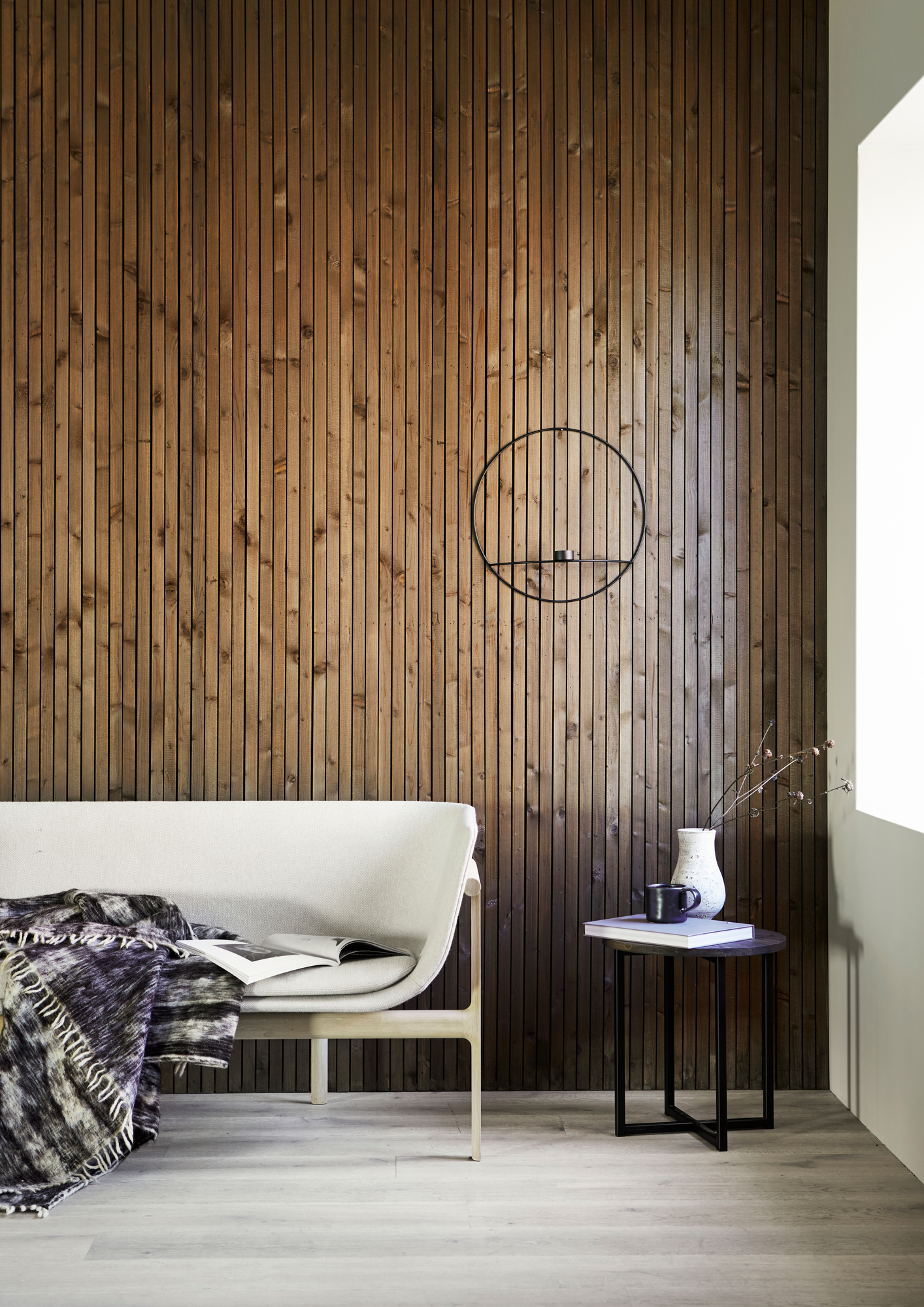 Panelvegg med interiørbeis Jotun LADY Pure Nature 9049 Valnøtt to strøk, 10580 Soft_Skin