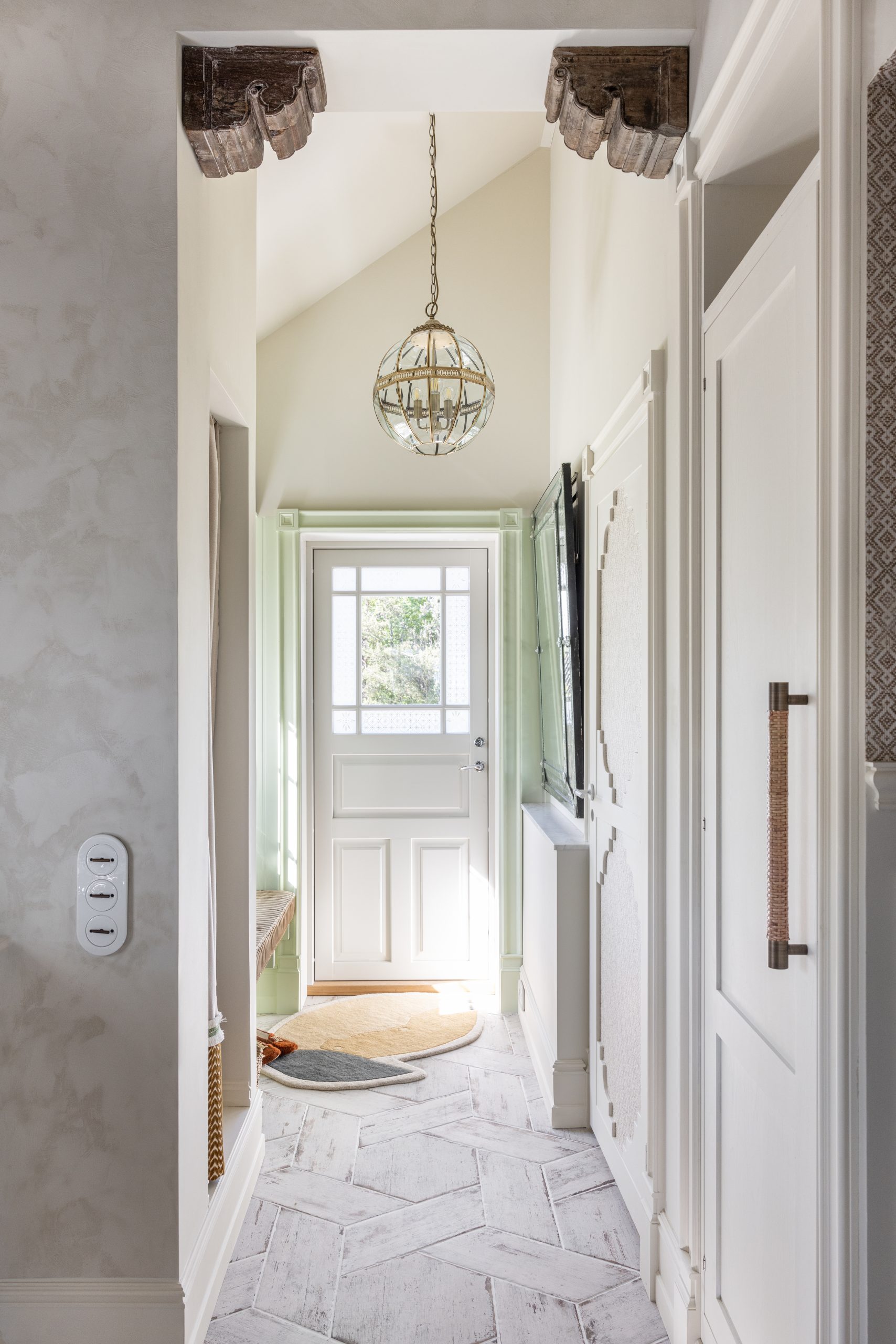 Entre i bryggerhus, Jotun LADY Pure Color 7718 Secret Green, LADY Pure Color 1931 Kokos