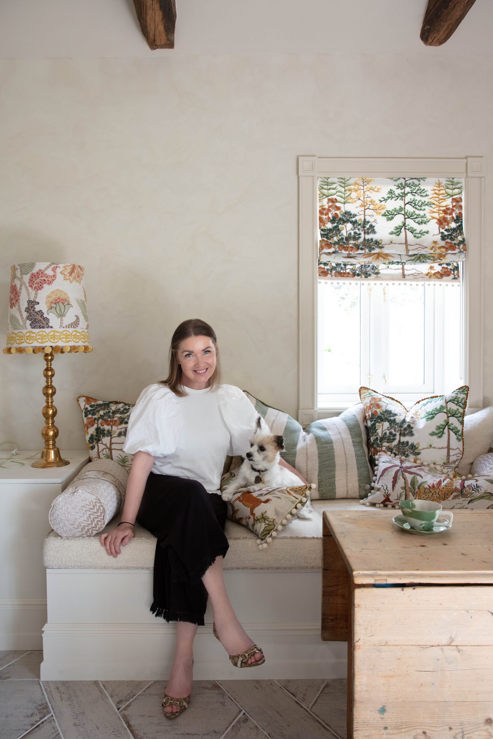 Portrett av Annette Nordstrøm i stuen i bryggerhuset
